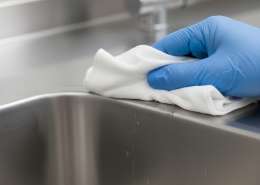 cleaning-stainless-steel-surface